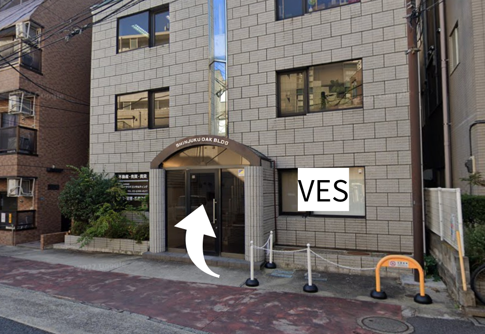 VESが入る新宿オークビルの入口